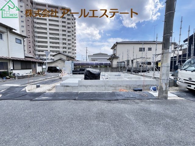 加古川市加古川町本町　　新築戸建　JR「加古川駅」徒歩13分の駐車場