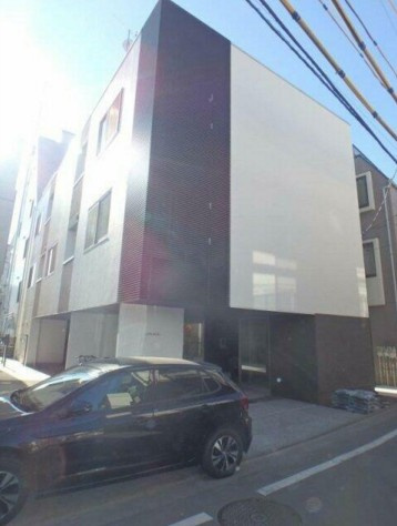 【外観】 | IPLACE | 鉄筋コンクリート造のがっちりとした建物。