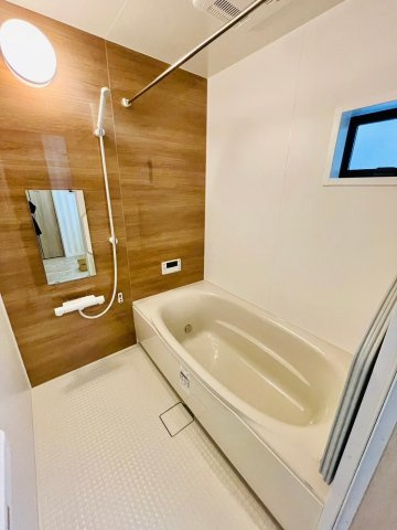 納所町　新築参考Cプラン|【施工例】
衣類乾燥や暖房、涼風等…多機能浴室乾燥機が完備された浴室です。日常生活をより快適に過ごせそうですね♪