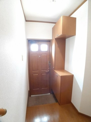 【玄関】 | コモドカナヤ | 収納もある玄関です