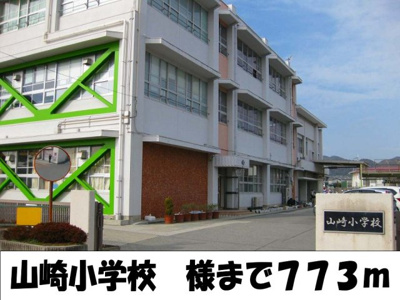 【周辺】 | コモドカナヤ | 山崎小学校様まで773m