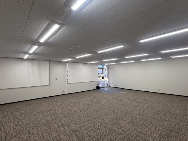 白壁ビル【　1階路面店　】
