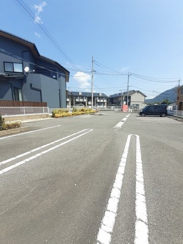 エテルノガーデン亀山の駐車場|駐車スペースもあります