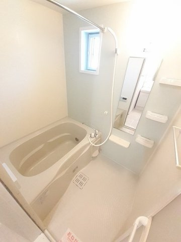 エテルノガーデン亀山の浴室|コンパクトで使いやすいお風呂です