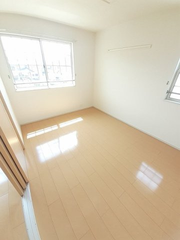 エテルノガーデン亀山の内装|明るい室内です