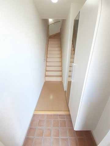 エテルノガーデン亀山の玄関|きれいな玄関です