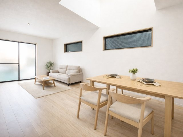 納所町　新築参考Aプランの完成予想図|【施工例】
21帖のワイドなリビングはご家族も自然と集まる広さ！お気に入りのインテリアを置いたり等こだわりのリビング空間に♪（※家具はCGによるイメージです）