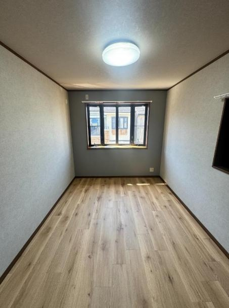 藤田町２丁目　中古一戸建ての寝室|洋室6.0帖
■物件内覧・資金計画相談・住宅ローン相談、リフォーム相談、お問合せ受付中■
※当日・翌日のご内覧、ご相談はお電話でのお問合せがスムーズです！