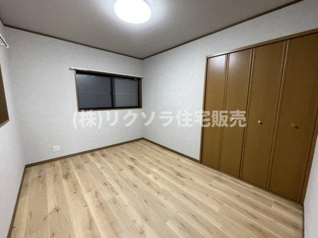 藤田町２丁目　中古一戸建ての洋室|洋室8.0帖
■物件内覧・資金計画相談・住宅ローン相談、リフォーム相談、お問合せ受付中■
※当日・翌日のご内覧、ご相談はお電話でのお問合せがスムーズです！