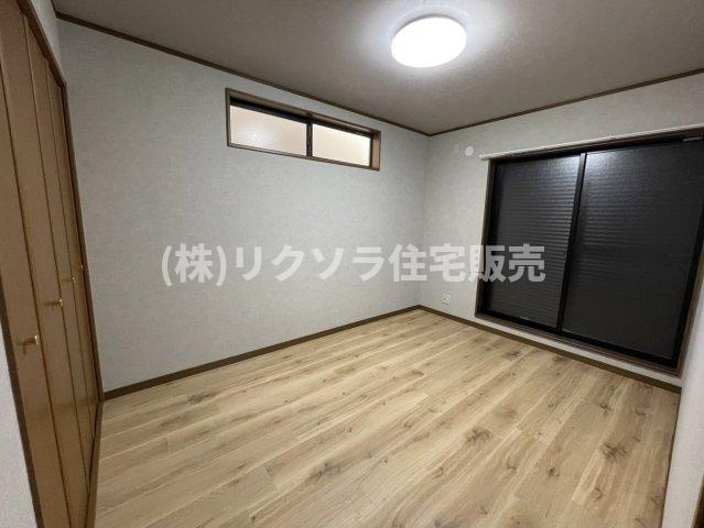 藤田町２丁目　中古一戸建ての寝室|洋室6.0帖
■物件内覧・資金計画相談・住宅ローン相談、リフォーム相談、お問合せ受付中■
※当日・翌日のご内覧、ご相談はお電話でのお問合せがスムーズです！