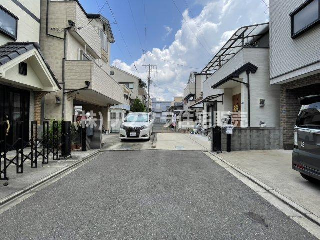 藤田町２丁目　中古一戸建ての前面道路含む現地写真|前道　西　幅員4.6ｍ
■物件内覧・資金計画相談・住宅ローン相談、リフォーム相談、お問合せ受付中■
※当日・翌日のご内覧、ご相談はお電話でのお問合せがスムーズです！
