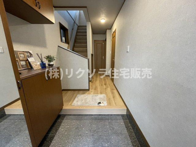 藤田町２丁目　中古一戸建ての内装|玄関内部
■物件内覧・資金計画相談・住宅ローン相談、リフォーム相談、お問合せ受付中■
※当日・翌日のご内覧、ご相談はお電話でのお問合せがスムーズです！
