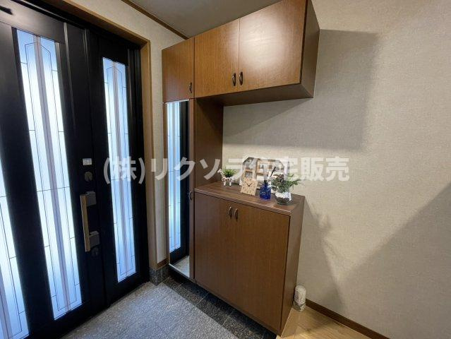 藤田町２丁目　中古一戸建ての収納|大型シューズボックス
■物件内覧・資金計画相談・住宅ローン相談、リフォーム相談、お問合せ受付中■
※当日・翌日のご内覧、ご相談はお電話でのお問合せがスムーズです！