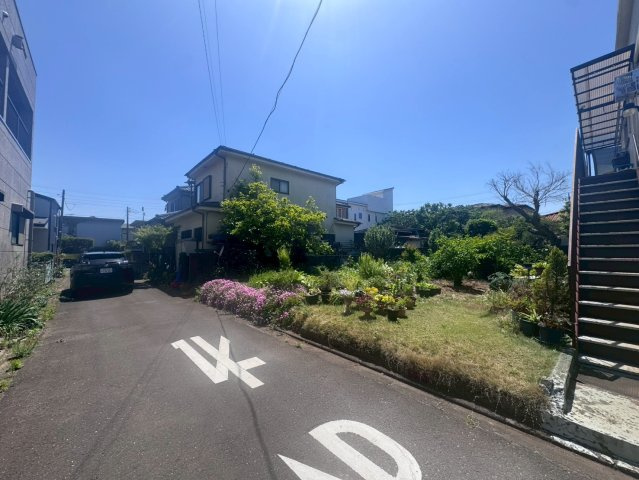 入間郡三芳町大字上富の売地の前面道路含む現地写真|日当たり良好