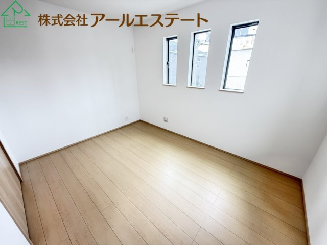 加古川市加古川町本町　　新築戸建　JR「加古川駅」徒歩13分の洋室