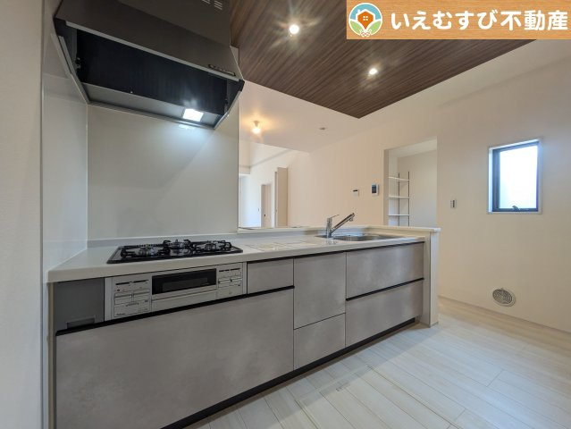 Livele Garden.S　行田佐間第8のキッチン|機能性収納性に溢れるキッチン
収納もたっぷり付いていてすっきり片付く！毎日楽しくお料理が出来そうです！