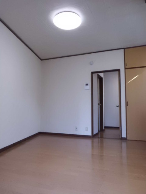 大豆戸ハイツの居間・リビング|☆最上階、角部屋です☆