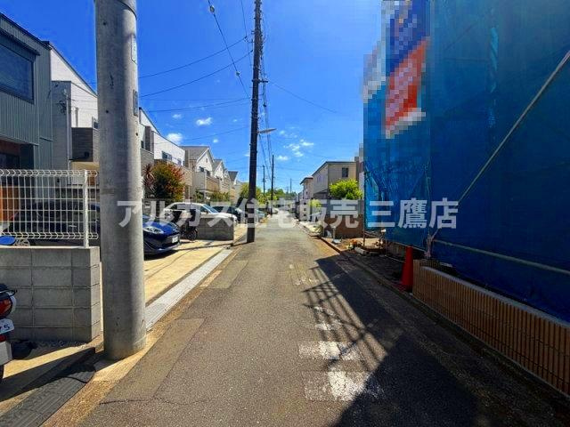 調布市深大寺東町7丁目 京王線 調布駅 新築戸建の前面道路含む現地写真