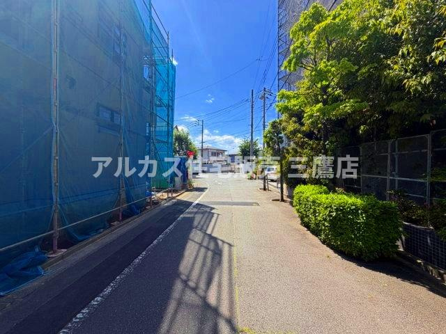 調布市深大寺東町7丁目 京王線 調布駅 新築戸建の前面道路含む現地写真