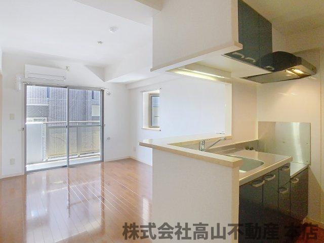 宗像市田熊４丁目の賃貸マンションの居間・リビング