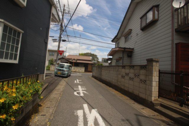 小山市駅東通り1丁目の前面道路含む現地写真|西側道路（2026年5月撮影）