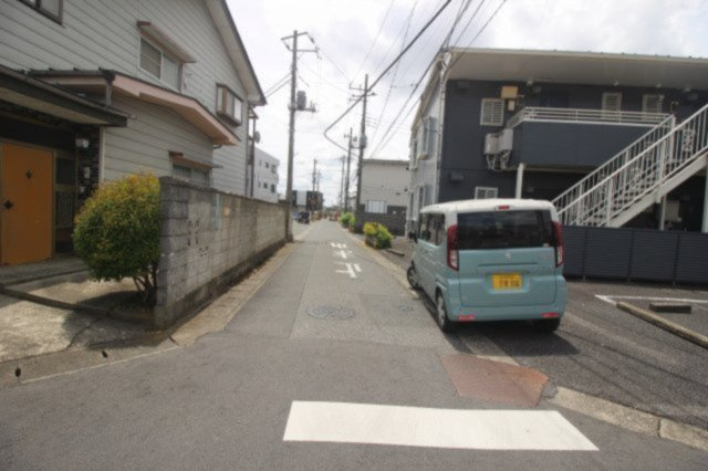 小山市駅東通り1丁目の前面道路含む現地写真|西側道路（2026年5月撮影）