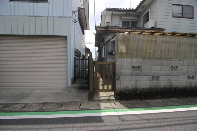小山市駅東通り1丁目の外観|東側との境界部分（2026年5月撮影）