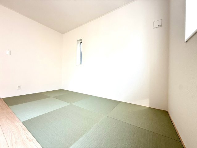 新築戸建　沼津市高尾台第6　全４棟　２号棟の和室|お昼寝タイムやちょっと一息つきたいときにあると嬉しいタタミコーナー。