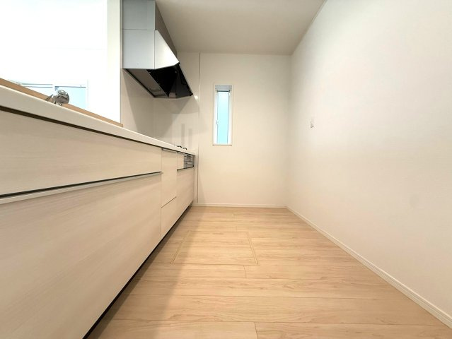 新築戸建　沼津市高尾台第6　全４棟　２号棟のキッチン|収納力のあるシステムキッチン。
