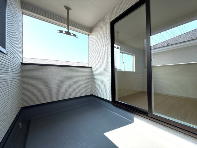 新築戸建　沼津市高尾台第6　全４棟　２号棟のバルコニー|急な天候の変化も安心のインナーバルコニー。