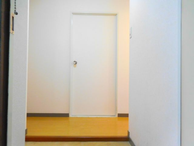 ウエストハイツP2の玄関