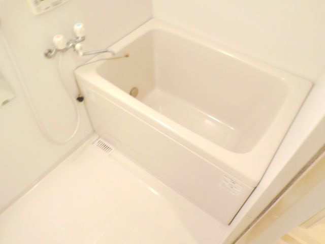 ウエストハイツP2の浴室