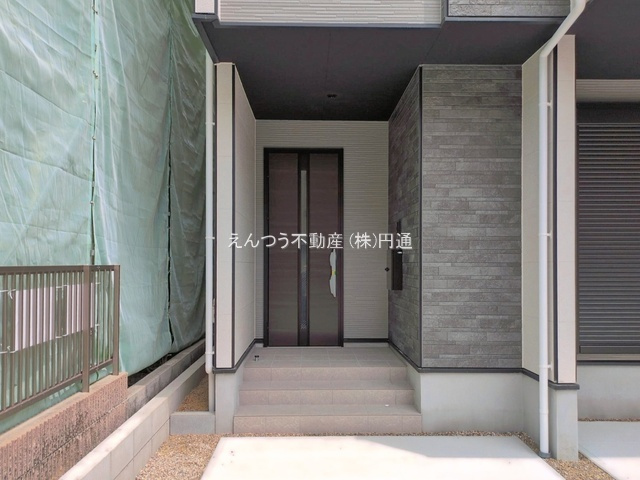 リガーレ野立町2期の玄関