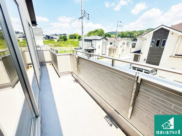 ●生駒市萩の台　新築一戸建てのバルコニー|日当たりのよいバルコニー！お部屋が開放的に！