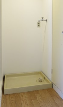 【設備】 | コウワマンション | 室内洗濯機置場です。