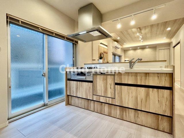 大和コーポのキッチン|ワイドで収納豊富なシステムキッチン