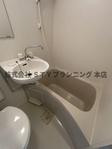 仲介手数料０円！プレズ名古屋庄内通の浴室