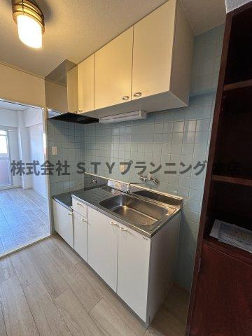 仲介手数料０円！プレズ名古屋庄内通のキッチン