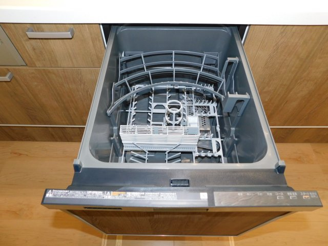 名古屋市中川区下之一色町字操出の新築一戸建のキッチン|◇食洗機◇　　家事の負担を軽減する便利な食洗機付き！