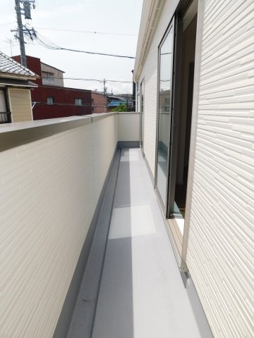 名古屋市中川区下之一色町字操出の新築一戸建のバルコニー|◇バルコニー◇　　南面で陽当り良好なワイドバルコニー♪　洋室２部屋から出入りできます