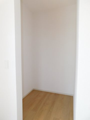 名古屋市中川区下之一色町字操出の新築一戸建の収納|◇ウォークインクローゼット◇　　家族の洋服や季節の荷物など大容量収納できます！