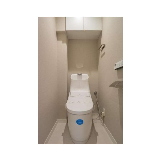 オーパスホームズ三田のトイレ|落ち着いた色調のトイレです