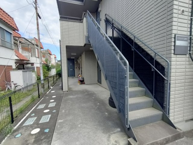 ソフィット八番館のエントランス