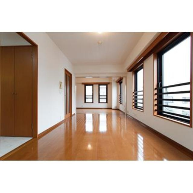 エスペランサ南青山の居間・リビング|※写真は同タイプ住戸です。