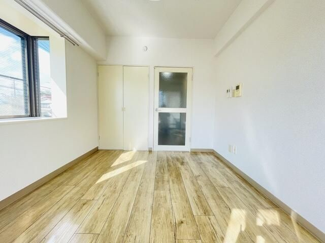 海老名市国分北２丁目の賃貸マンションの居間・リビング