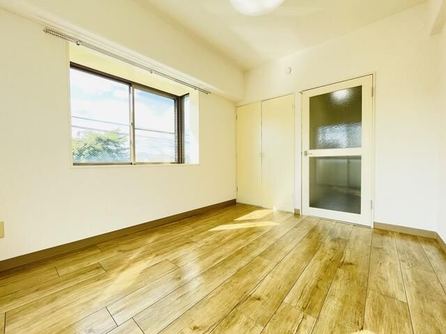 海老名市国分北２丁目の賃貸マンションの居間・リビング
