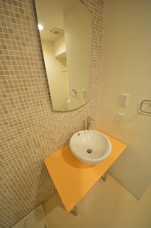 プライムアーバン堺筋本町の洗面所|プライムアーバン堺筋本町　ボウル型独立洗面化粧台