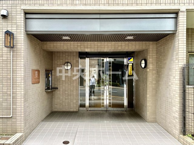 グランベル上野の杜のエントランス|【エントランス】マンションのエントランスは、その物件の印象を決める、顔とも言える場所です。毎日通る場所ですからきれいなのが良いです。