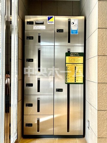 グランベル上野の杜の設備|【宅配ボックス】在宅時・不在時に関わらず、居住者の代わりに非対面で宅配物を受け取ってくれる便利な設備です。わかりやすくご説明致しますので見学時にはお部屋だけではなく共用部分もぜひチェックしてください。