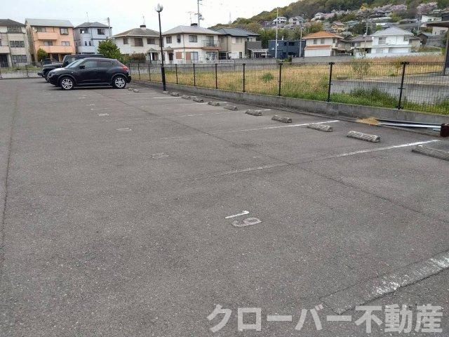 レオパレスオリーブの駐車場
